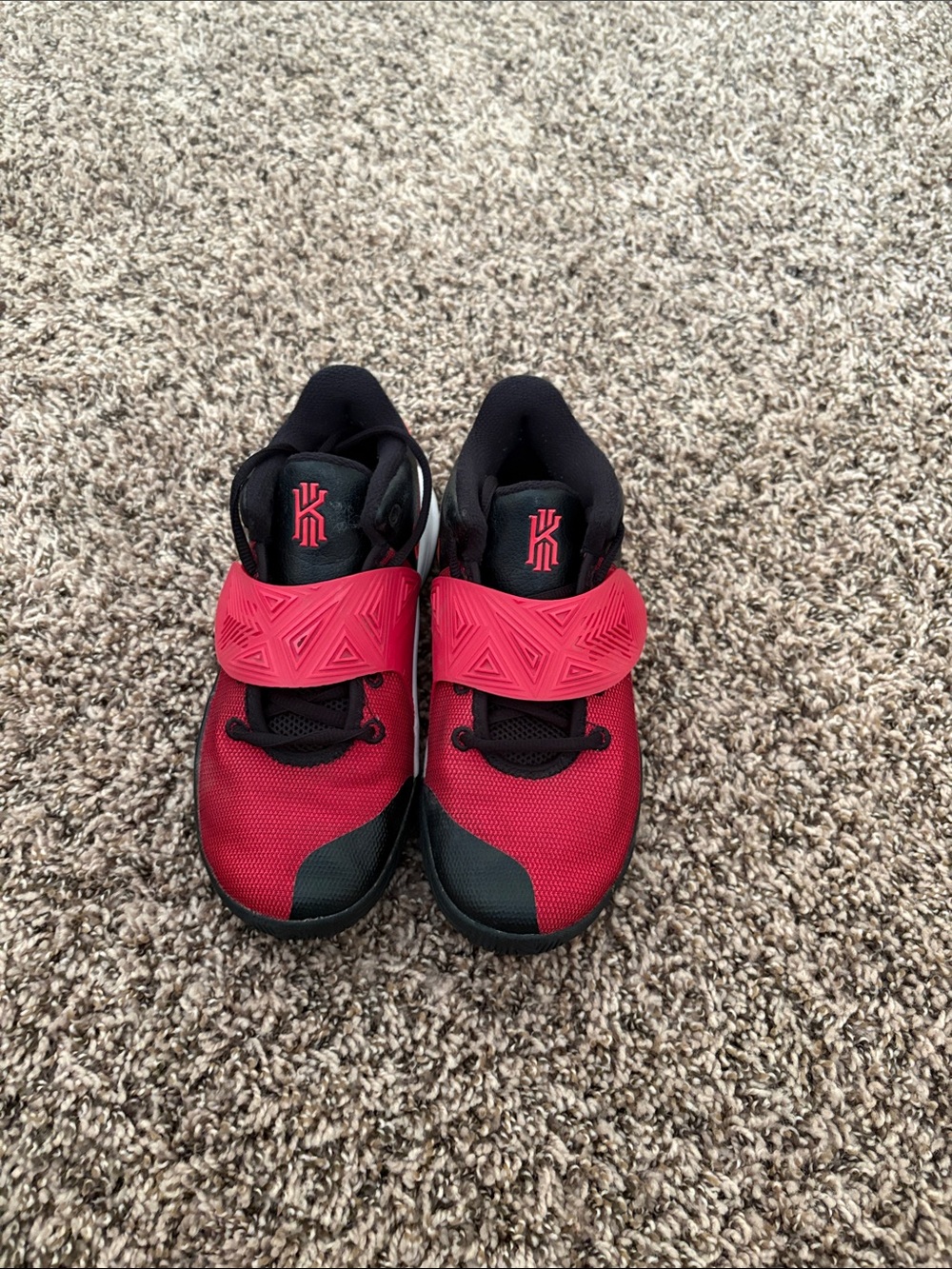 Nike Kyrie Flytrap 3 Kids Basketball Shoes Bred Black Red